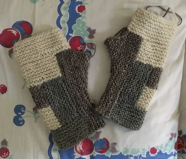 Ravelry User Mary jo Martinek ( mjm ) created these mitts using the Log Cabin Mitts Pattern by Karen Templer